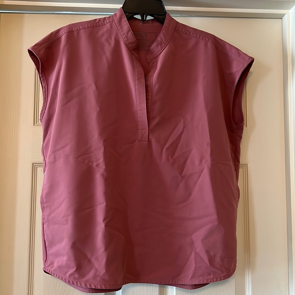Figs uniform top